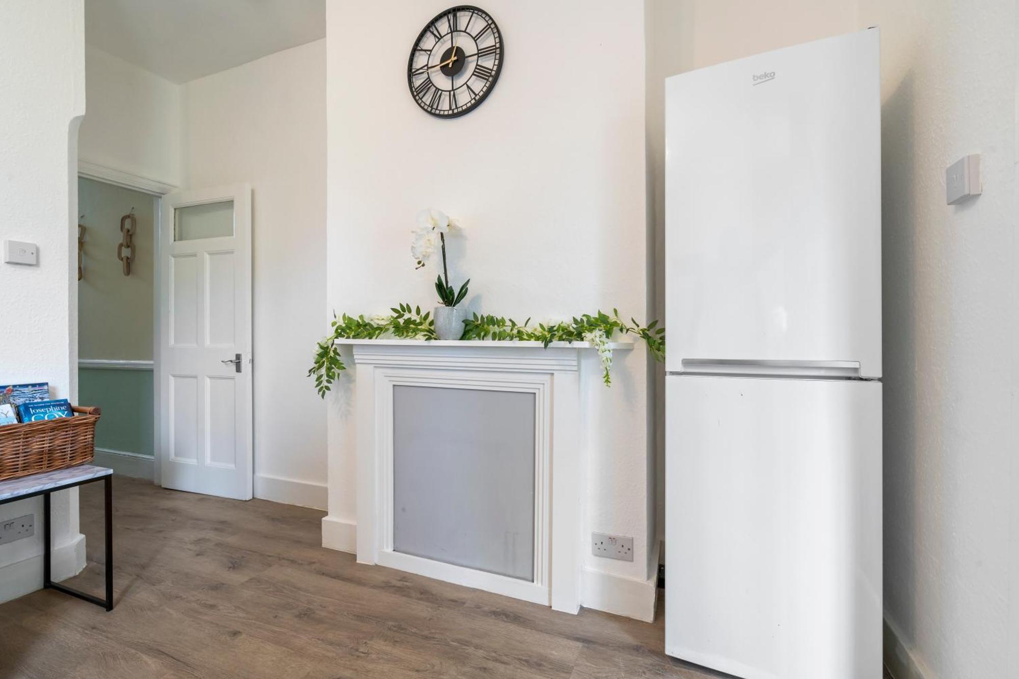 Modern 3 Bedroom Apartment In Wimbeldon Park Londres Exterior foto