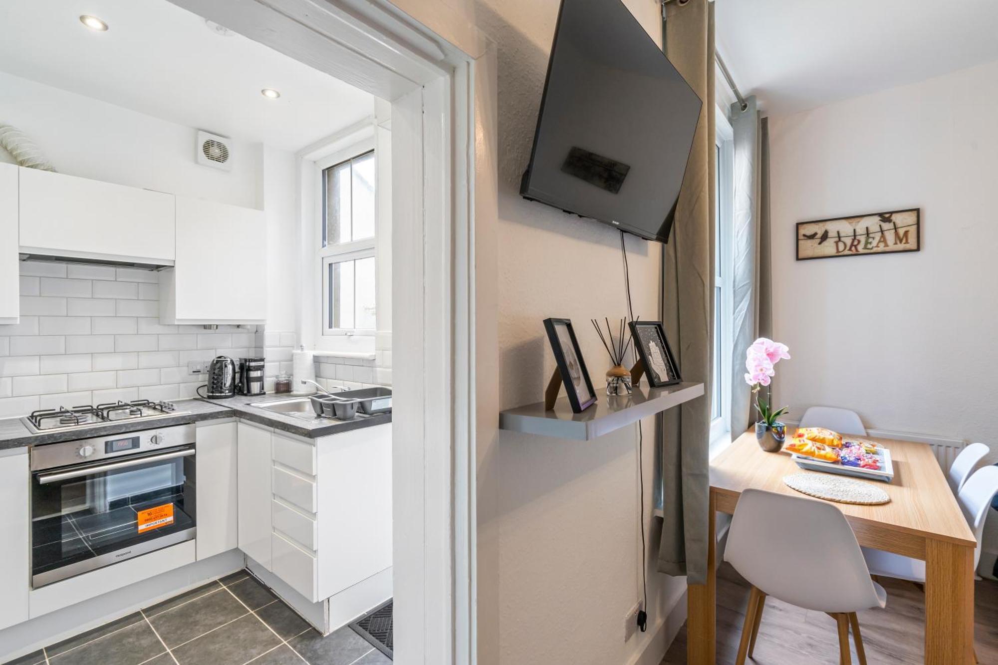 Modern 3 Bedroom Apartment In Wimbeldon Park Londres Exterior foto
