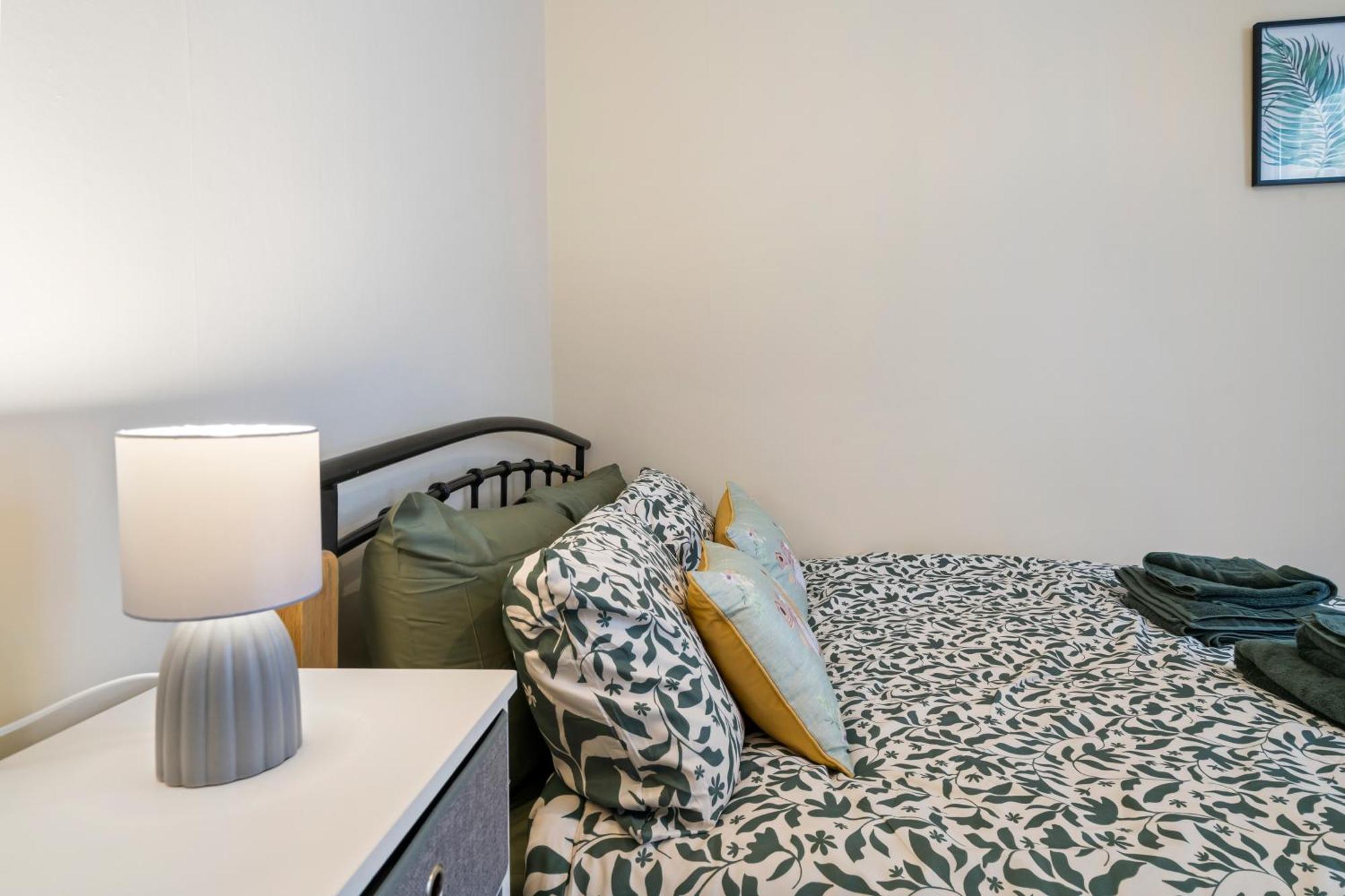 Modern 3 Bedroom Apartment In Wimbeldon Park Londres Exterior foto