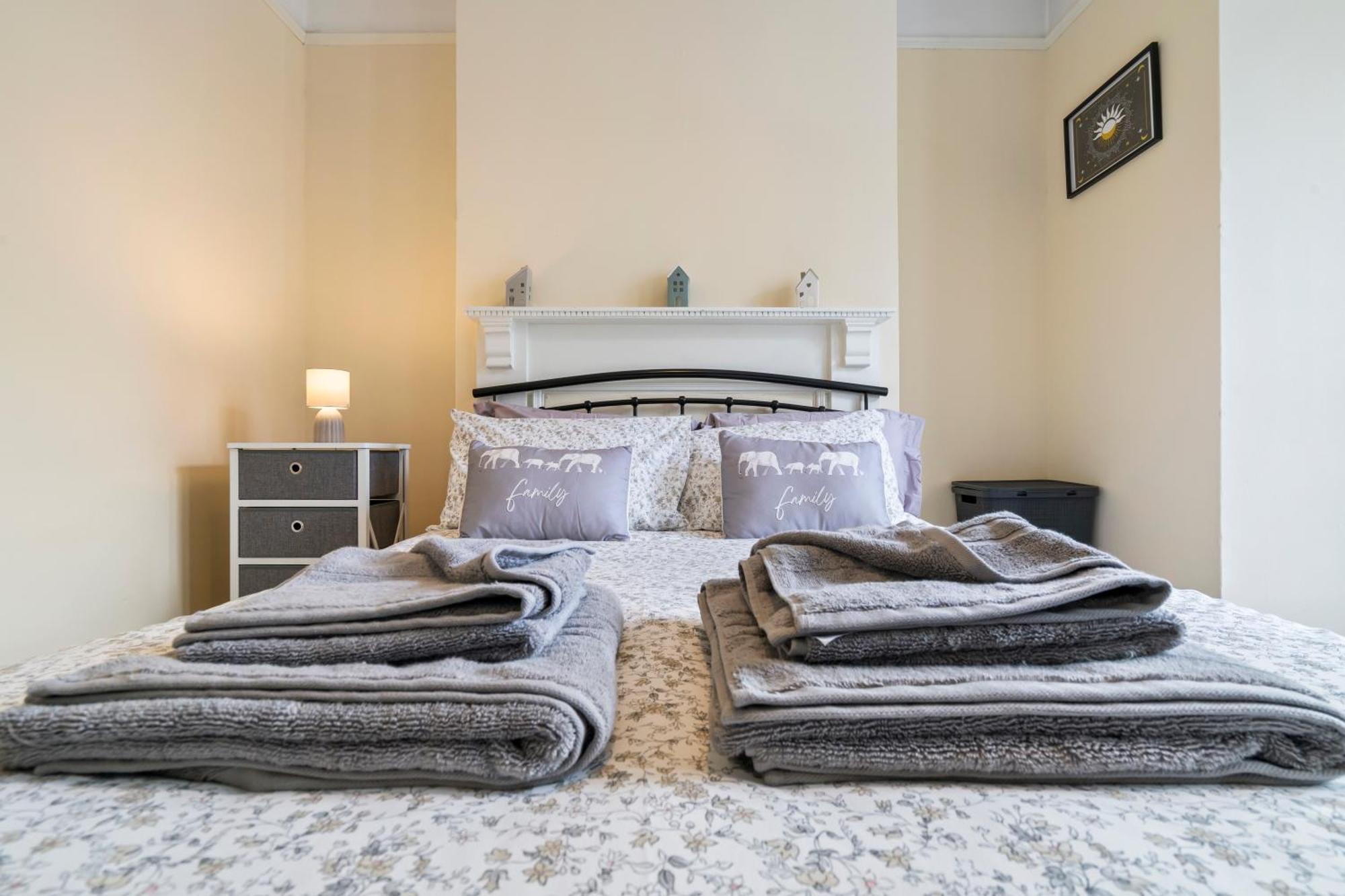 Modern 3 Bedroom Apartment In Wimbeldon Park Londres Exterior foto